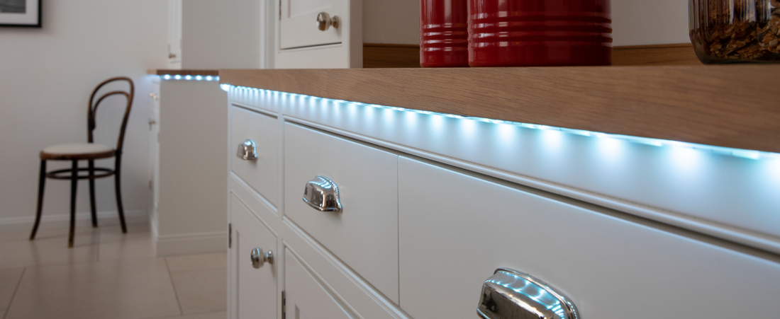 Illuminazione indiretta: come installare correttamente le strisce LED e creare un’atmosfera accogliente
